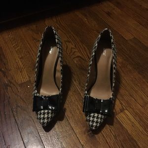 Houndstooth pumps